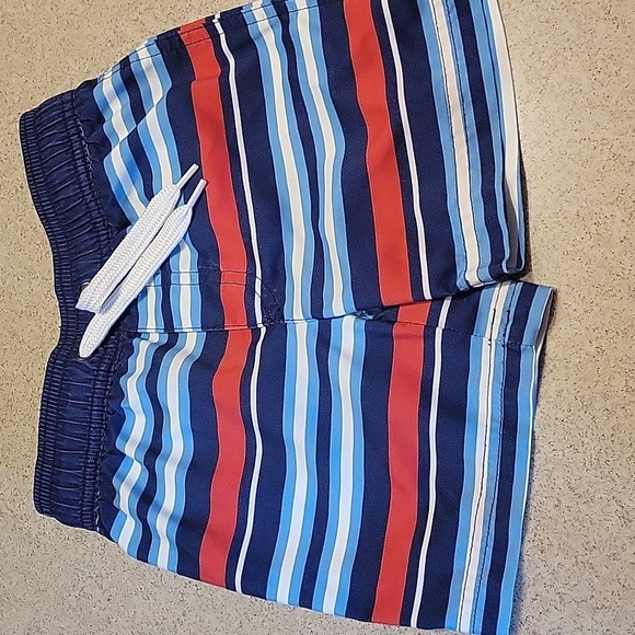 Carter's Shark Rashguard With Swimtrunks SIZE 2T - Picture 5 of 8